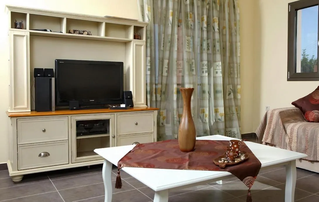 Provenzo And Meliti Villas Lourdata